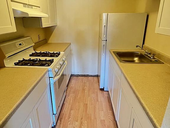 5th image of 2139 White St