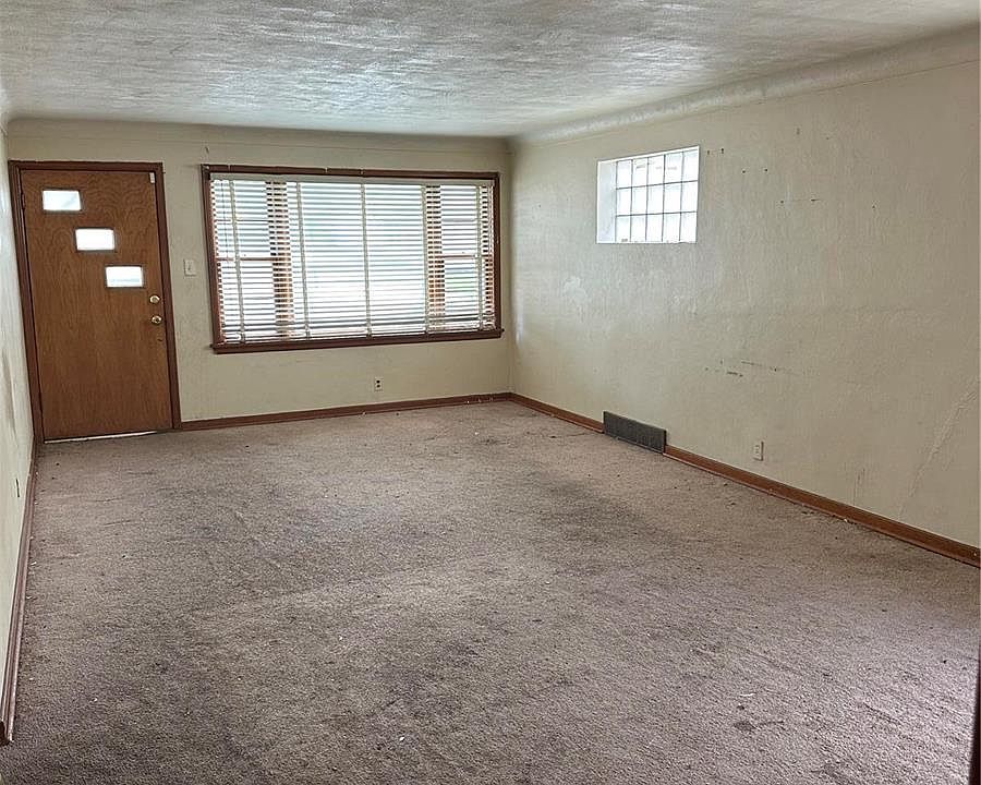 2nd image of 4022 N Hanley Rd