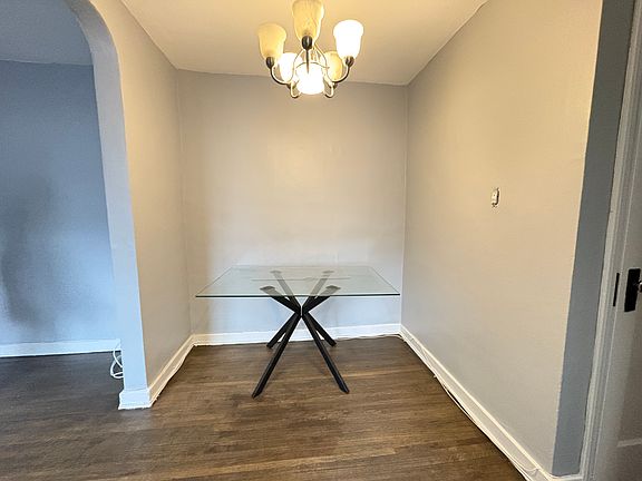 3rd image of 11 S Carpenter Ter APT 2R