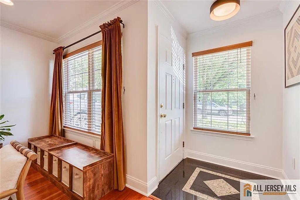 3 bed, 2.5 bath, $3,700 — Photo 3