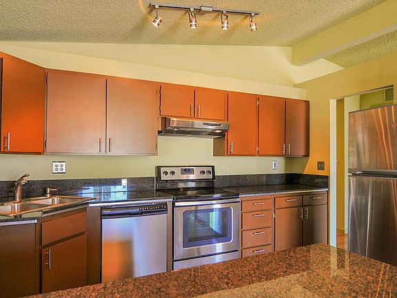 3rd image of 208 11th St NE