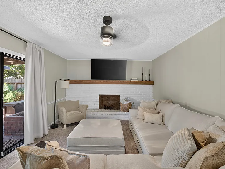 1106 Lake Home Dr — Photo 13