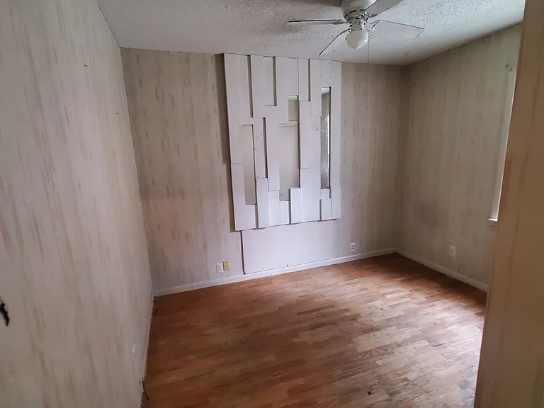 534 W 3rd St — Photo 14
