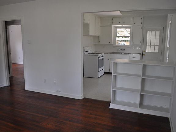 4th image of 209 Brown St #1/2
