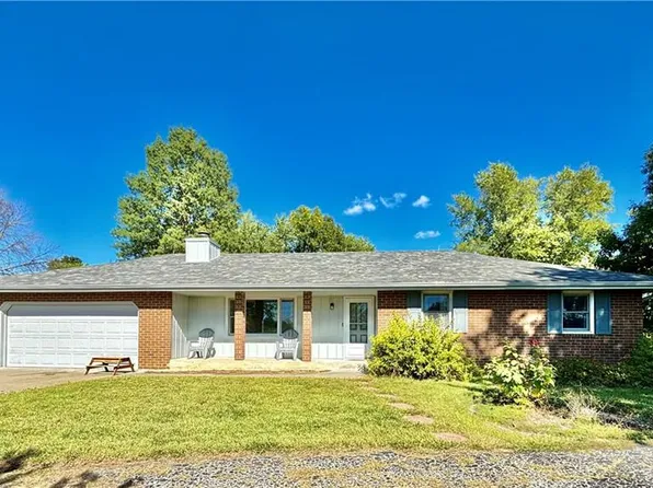 26100 Lakeview Dr, Maryville, MO 64468