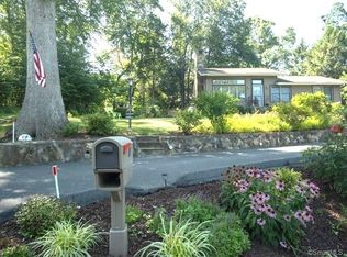 14 Willow Rd, New Milford, CT 06776