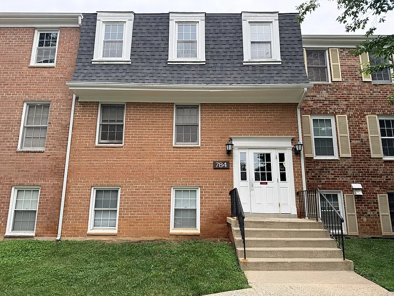 784 Quince Orchard Blvd #P2 — Photo 1
