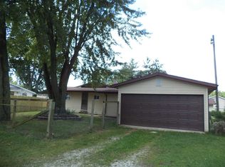 9523 E Pixie Pkwy, Cromwell, IN 46732