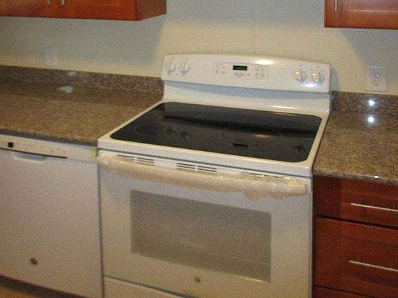3rd image of 228 E Arbor Ave