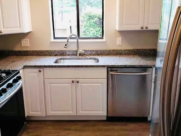 86 Stornoway Dr W, Columbus, OH 43213