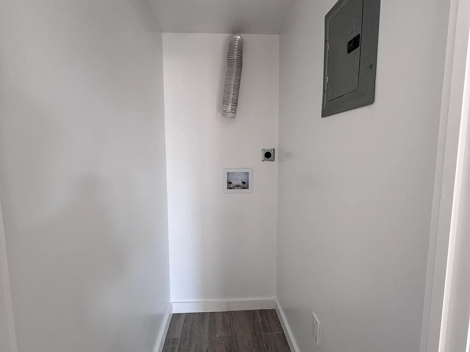 2 bed, 980 sqft, $2,400 — Photo 3