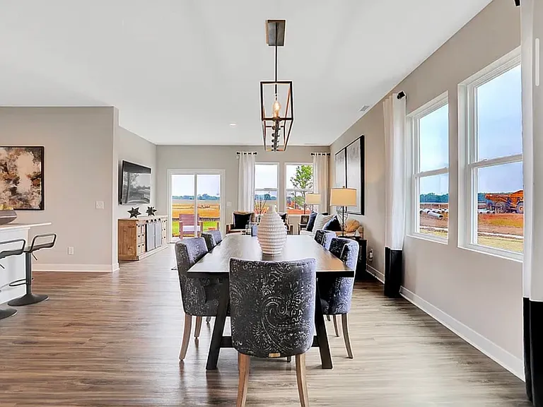 3793 Canterbury Dr — Photo 19
