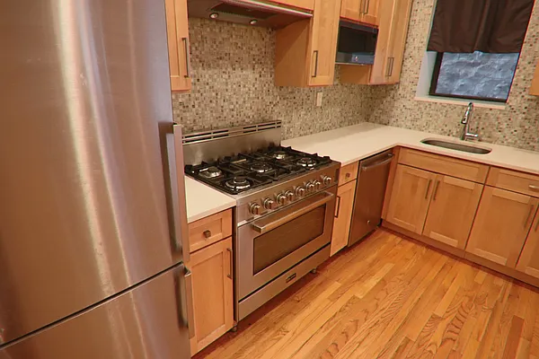 Rented by PMG Real Estate  | media 16