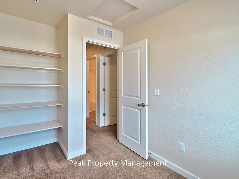 411 1st Ave N #101 — Photo 16