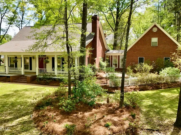 10 Charleston Ave, Clinton, MS 39056