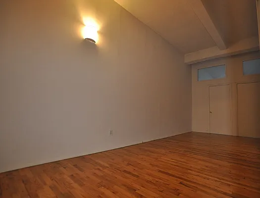 Rented by REAL New York | media 21