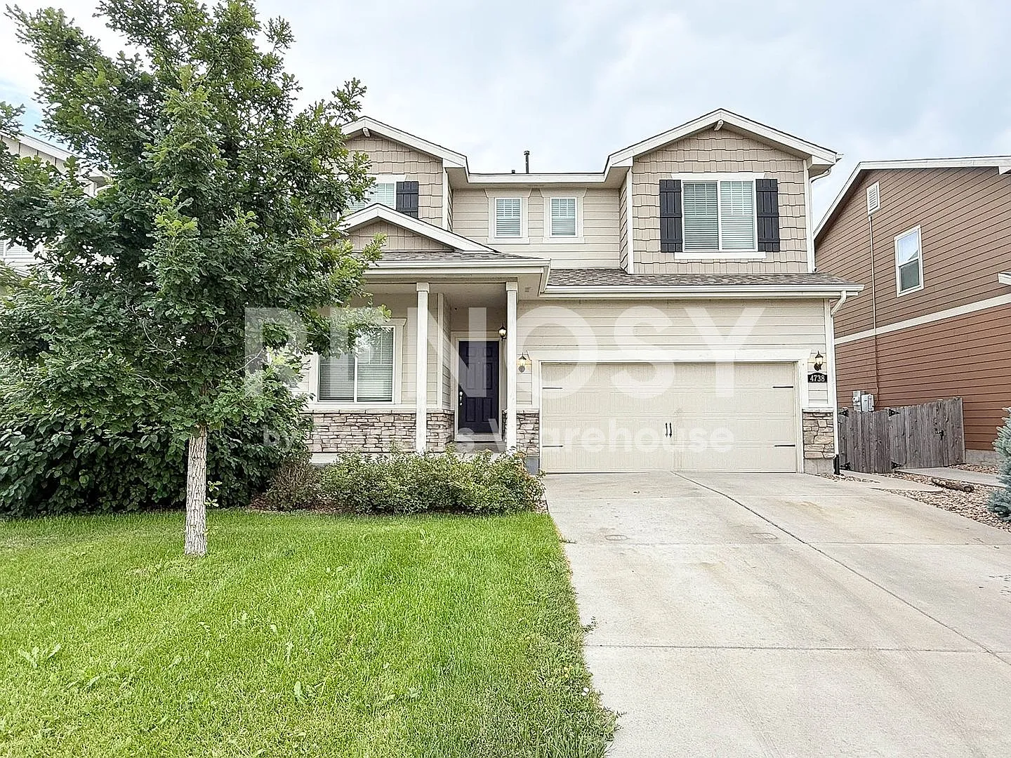 Spacious 4-Bedroom Home with Open Floor Plan and Large Backyard in Thornton — Photo 2