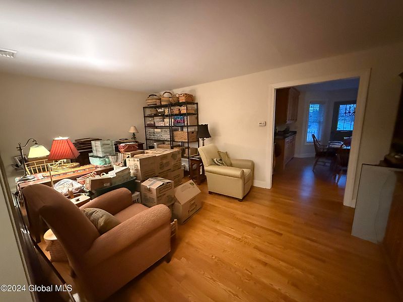 3rd image of 9 Pauline Avenue