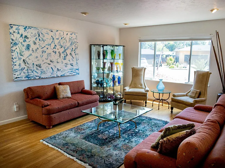 310 Alma Ln — Photo 4