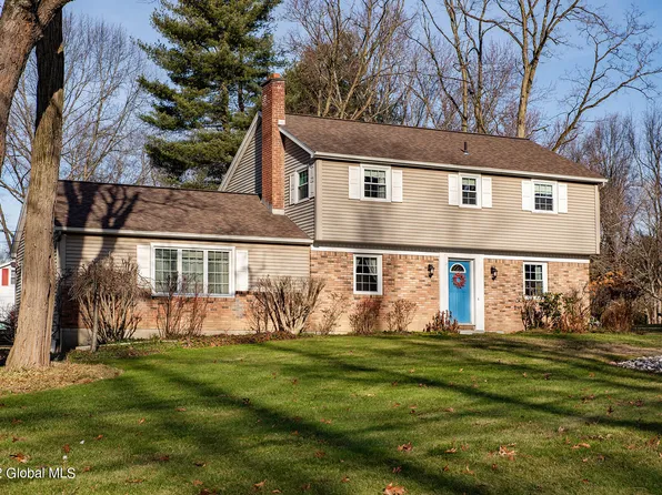 21 Thunderbird Drive, Ballston Lake, NY 12019