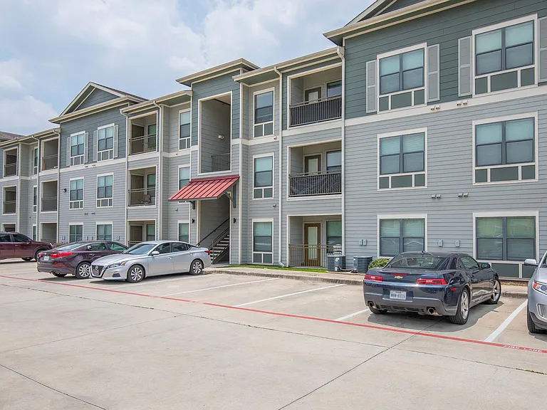 La Mariposa Apartments — Photo 19