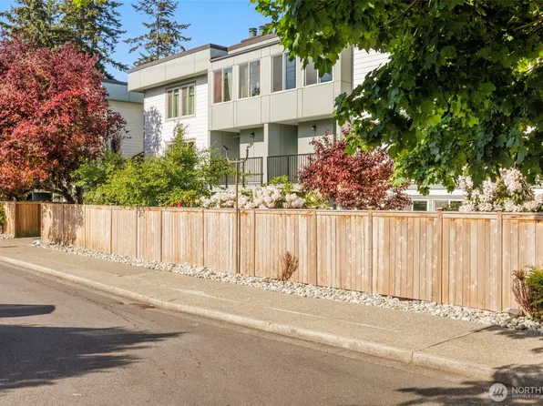 13717 Linden Avenue N #221, Seattle, WA 98133