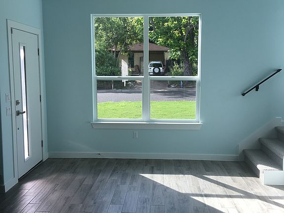 Entry / living