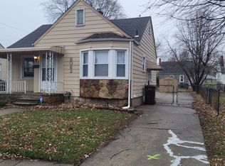 8062 Superior Ave, Center Line, MI 48015