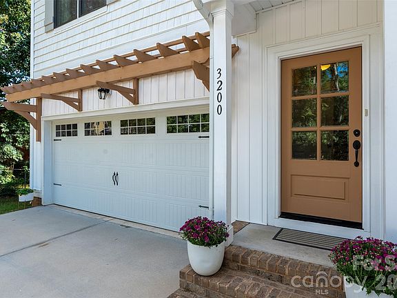 2nd image of 3200 Cosby Pl