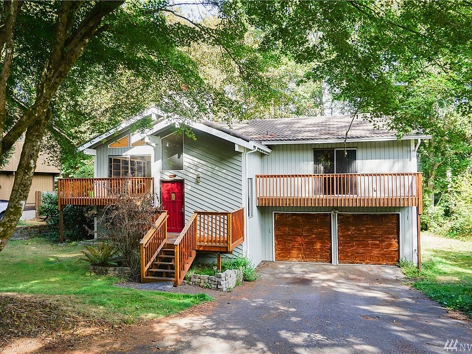 1st image of 840 NE Melanie Ct