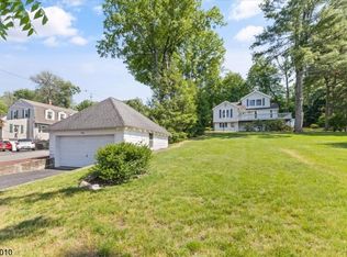 165 Hickory Tavern Rd, Gillette, NJ 07933