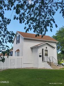 1028 N 8th St, Bismarck, ND, 58501
