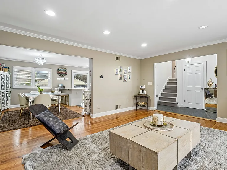 106 N Ashby Ave — Photo 5