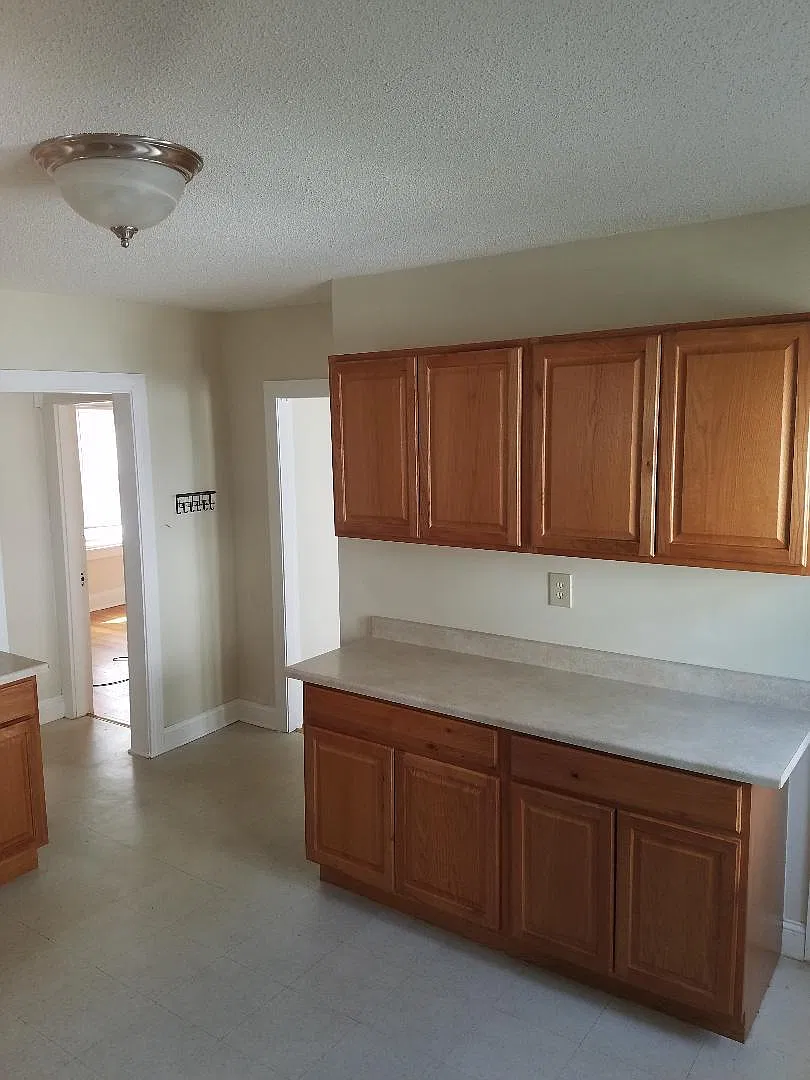 3 bed, 1080 sqft, $2,000 — Photo 4