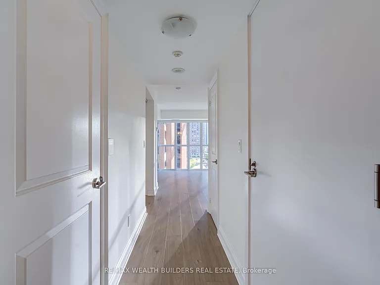 28 Ted Rogers Way #1212 — Photo 10
