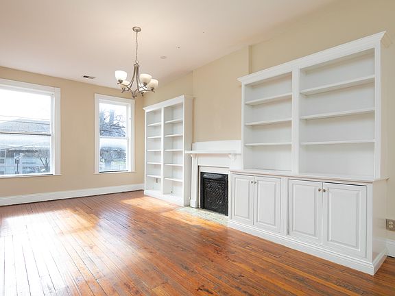 3rd image of 211 N Limestone St #200