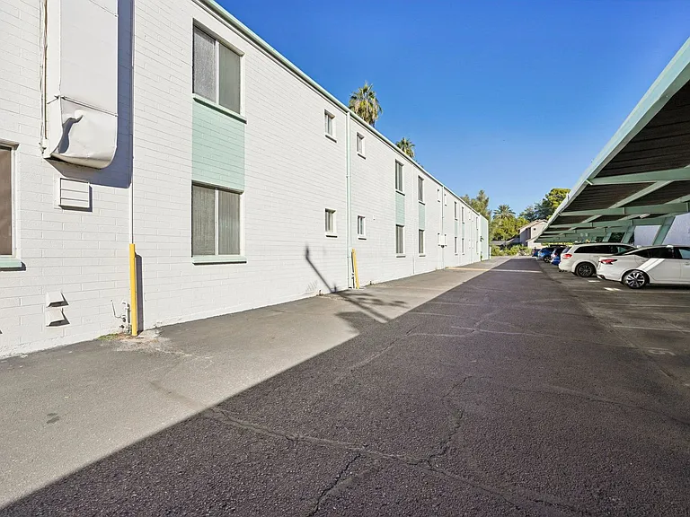 Venture on Maryland — Photo 15