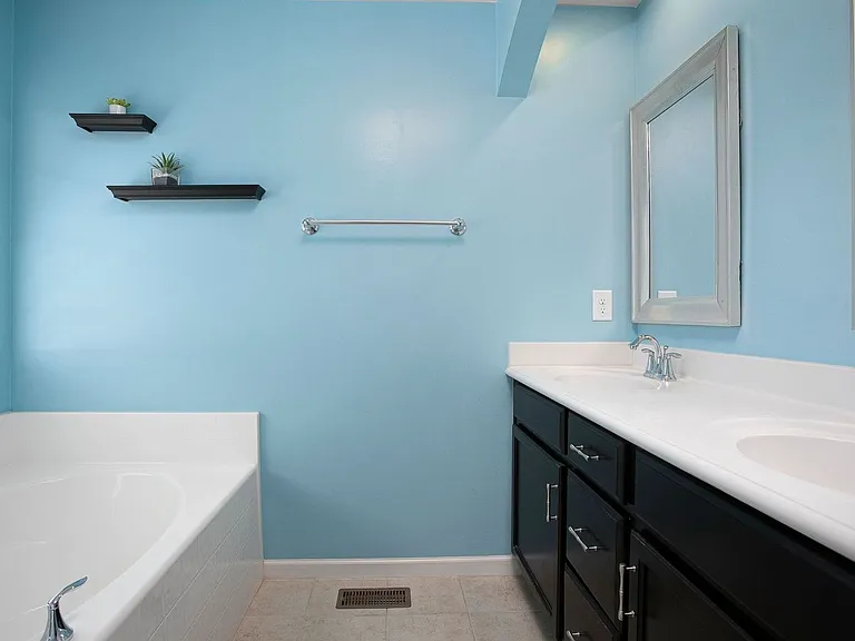 427 Stapleford Ln — Photo 12