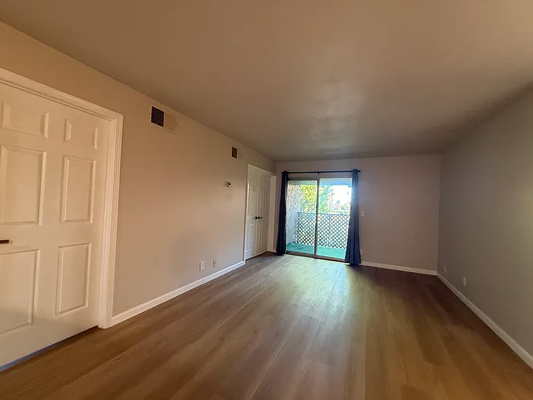 259 N Capitol Ave — Photo 2
