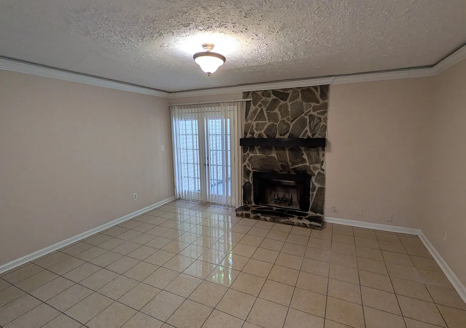 2 bed, 2.5 bath, 1600 sqft, $1,400 — Photo 2