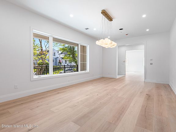 5th image of 16 Boyle Pl