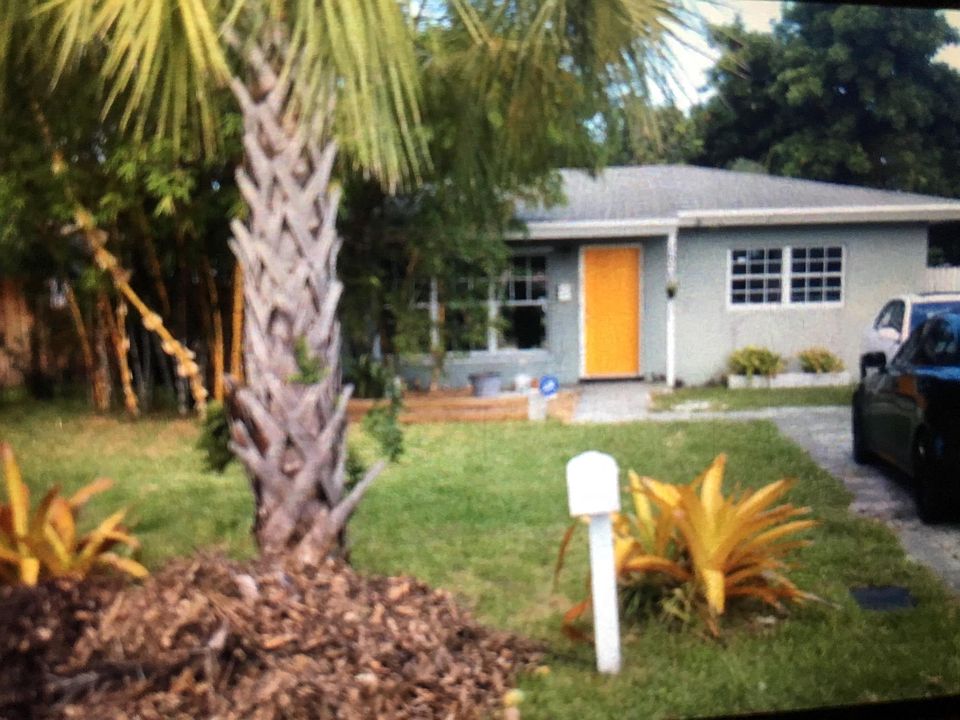 1st image of 1532 NW 7th Ave