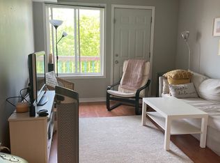 4 Armstrong St #2, Ottawa, ON K1Y 4X3