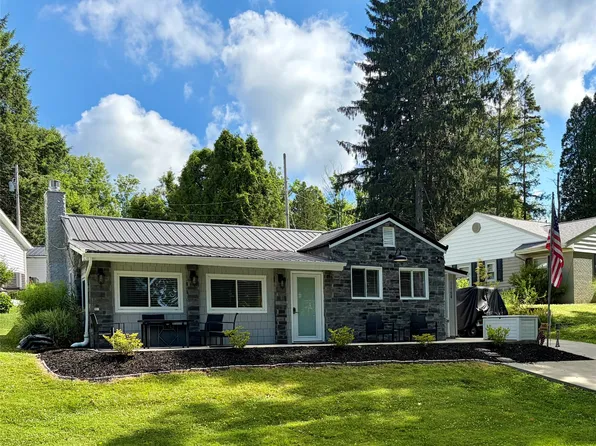 11798 Oakmere Pl, Conneaut Lake, PA 16316