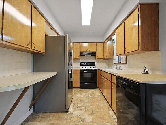 5th image of 3205 Pioneer Dr #A