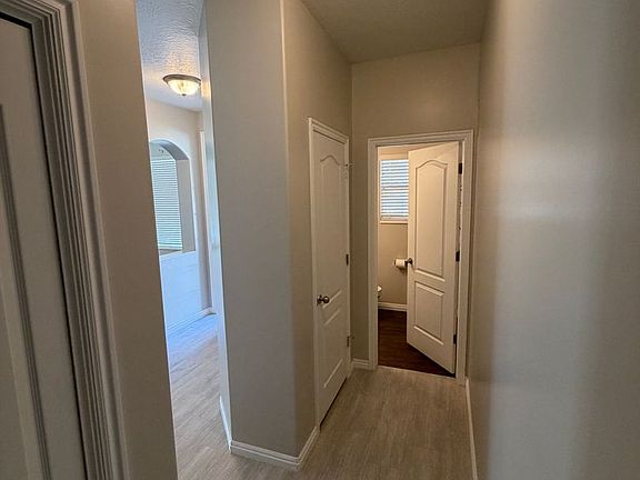 4th image of 977 Chelsea Ln