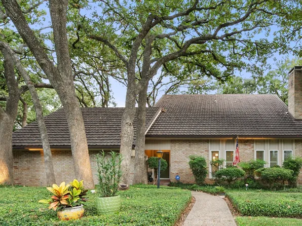2300 Wood Cliff Ct, Arlington, TX 76012