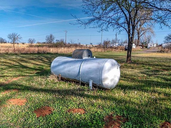 3rd image of 337089 E 850th Rd