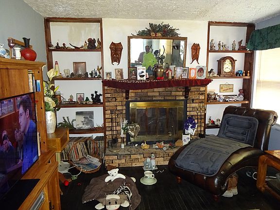 2nd image of 2722 Sewell St