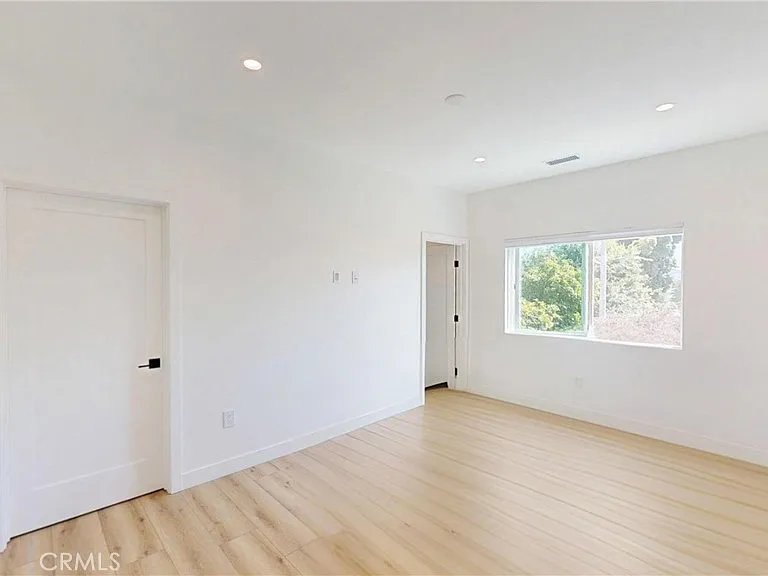 363 Flower St #B — Photo 10